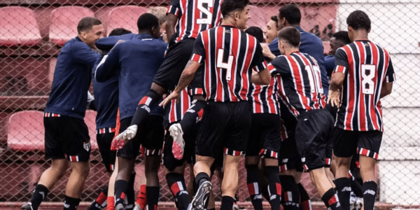 Clubes com as maiores dívidas no Brasil: veja o ranking ⚽💸